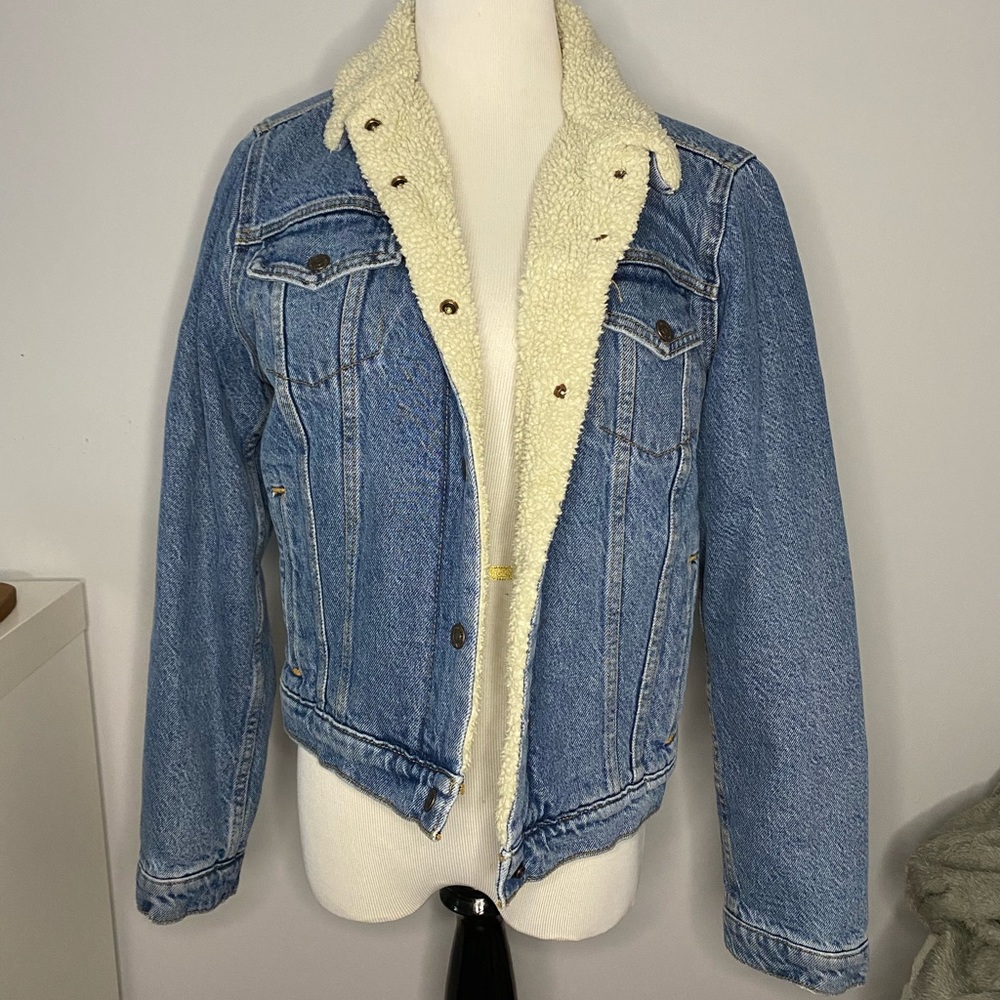 LEVIS Sherpa Lined Denim Jacket